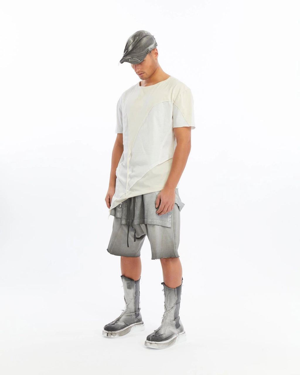 WHITE ACIMETRICAL PATCH T-SHIRT