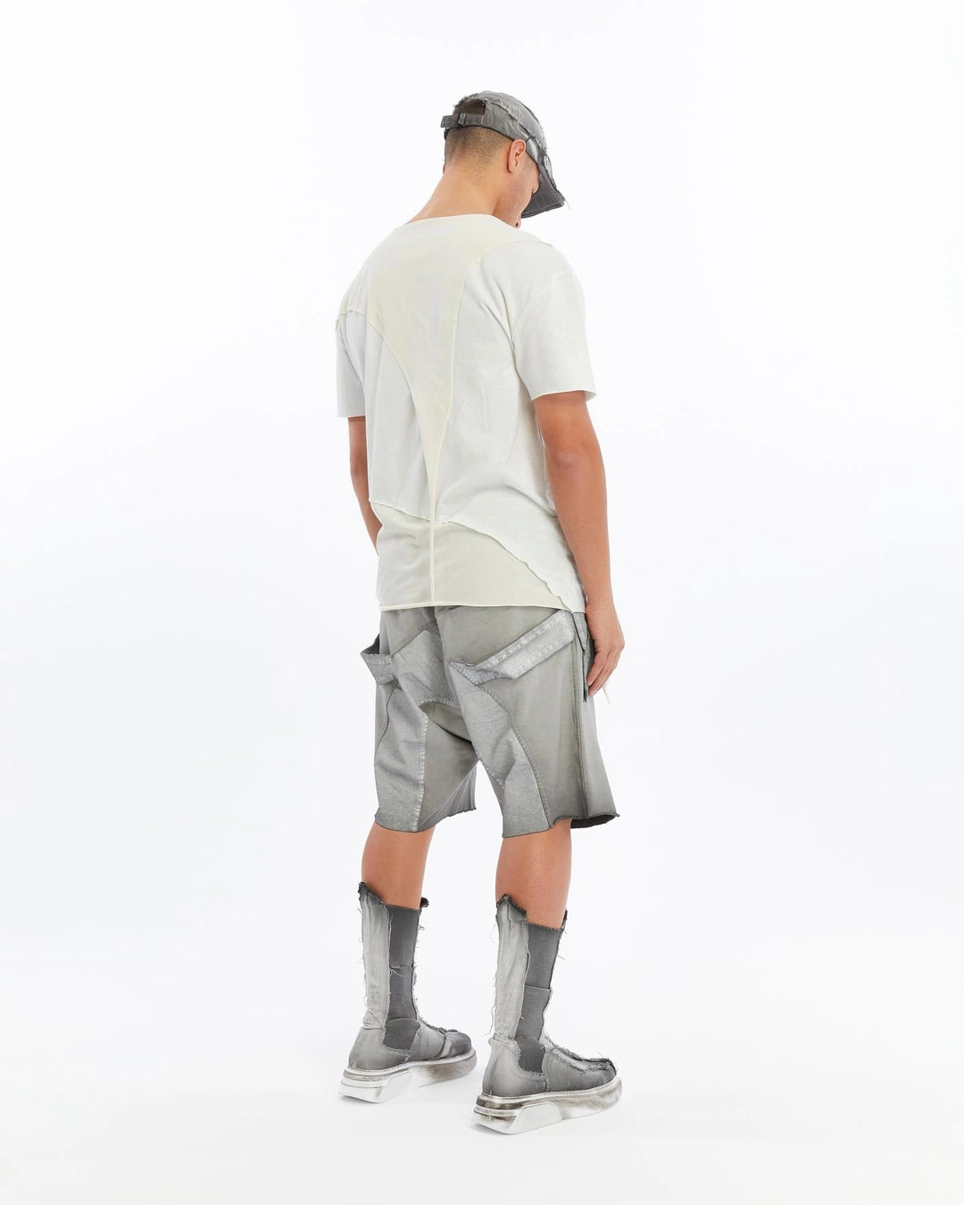 WHITE ACIMETRICAL PATCH T-SHIRT