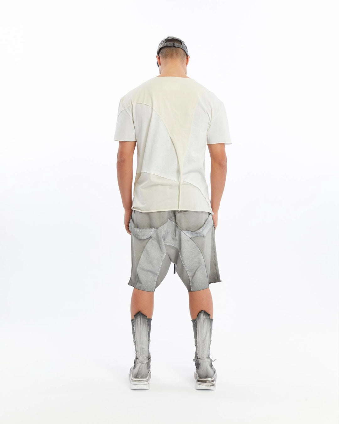 WHITE ACIMETRICAL PATCH T-SHIRT