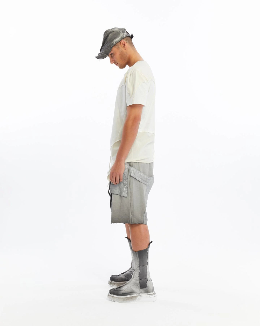 WHITE ACIMETRICAL PATCH T-SHIRT