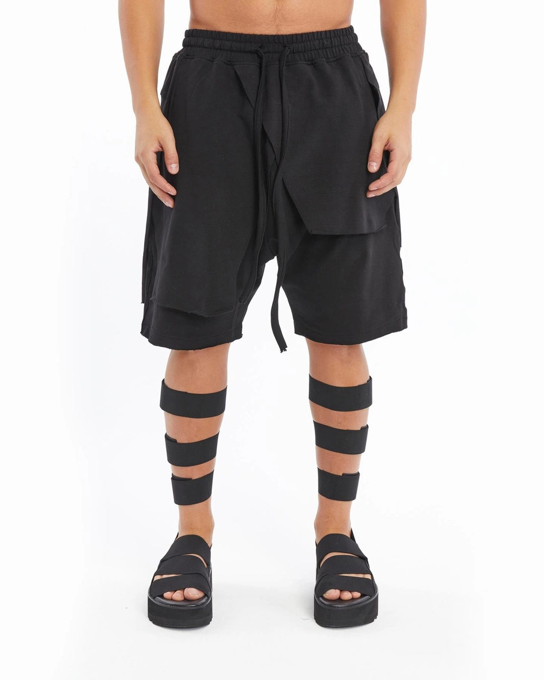 BLACK COVERED CAPRI