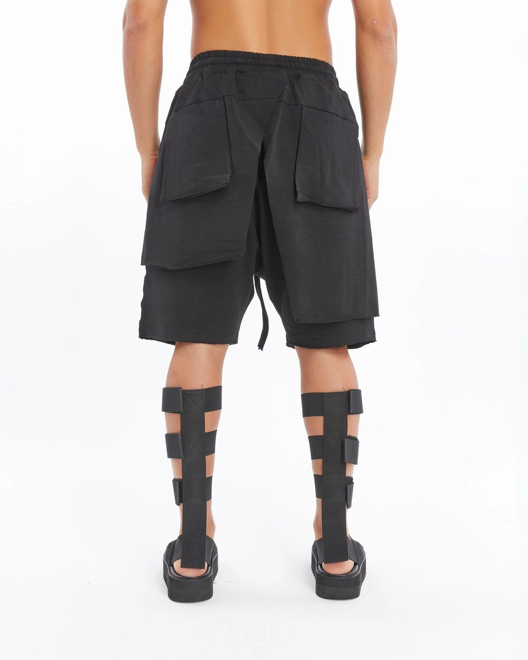 BLACK COVERED CAPRI