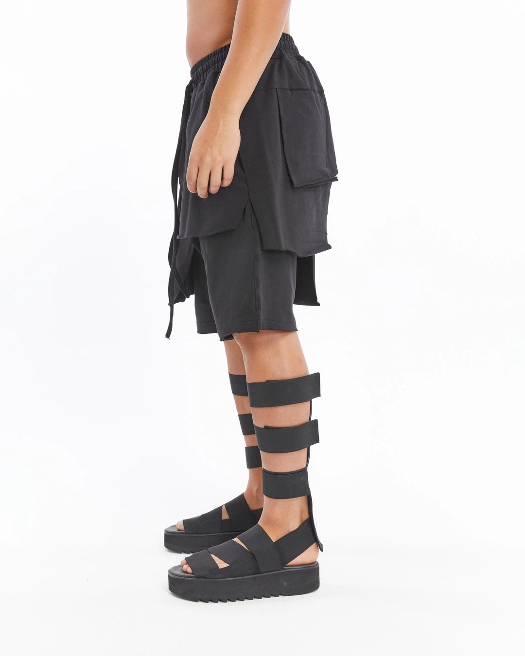 BLACK COVERED CAPRI