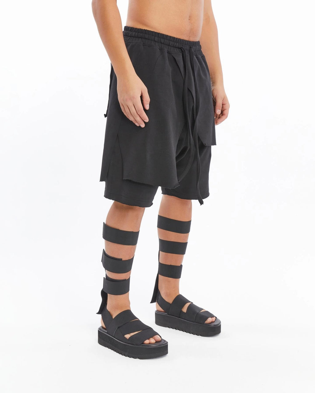 BLACK COVERED CAPRI