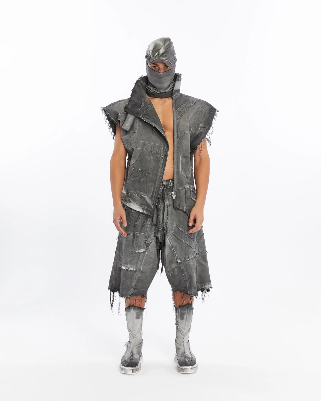 GREY DIRTY PATCHED CAPRI