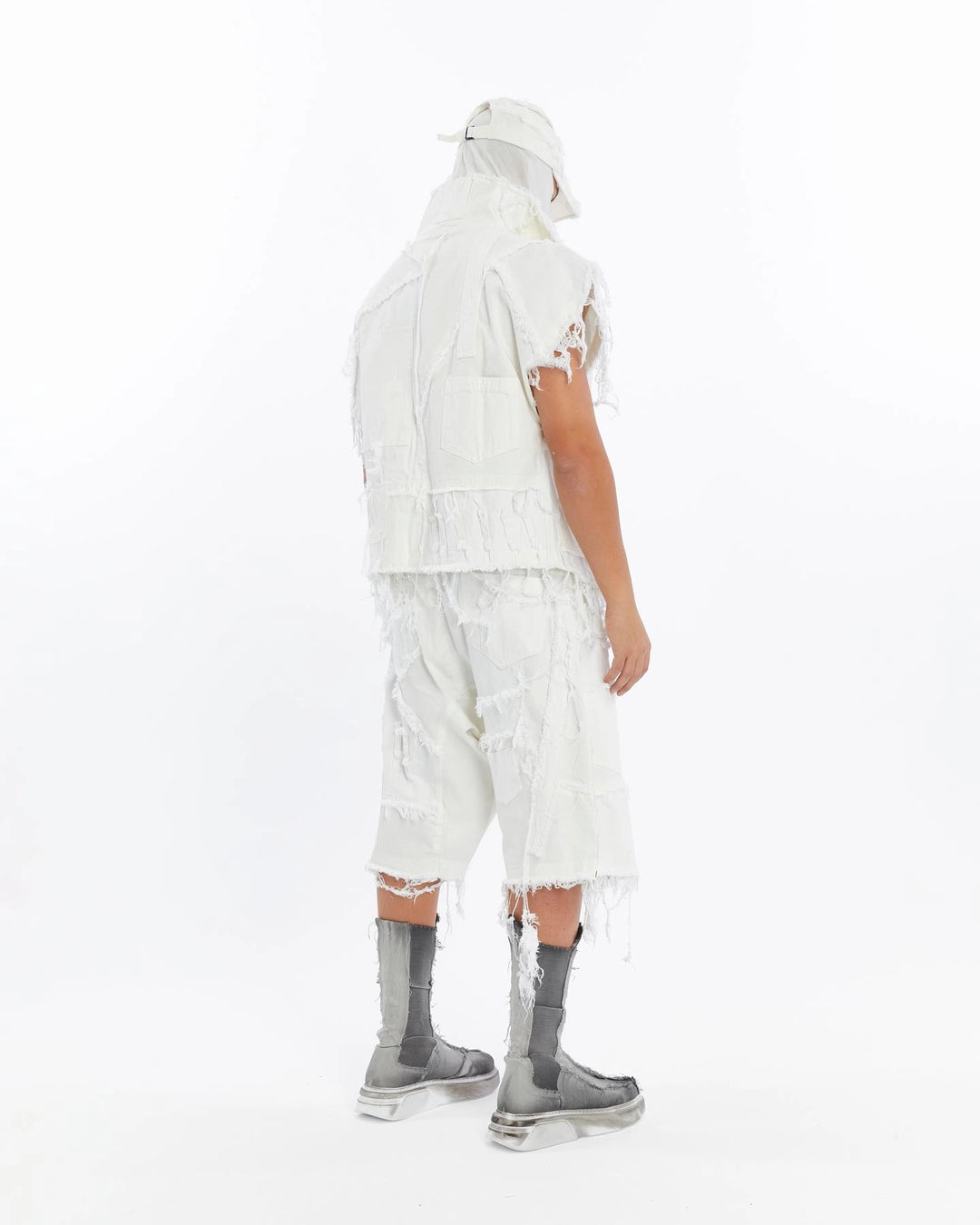 WHITE DIRTY PIECED VEST