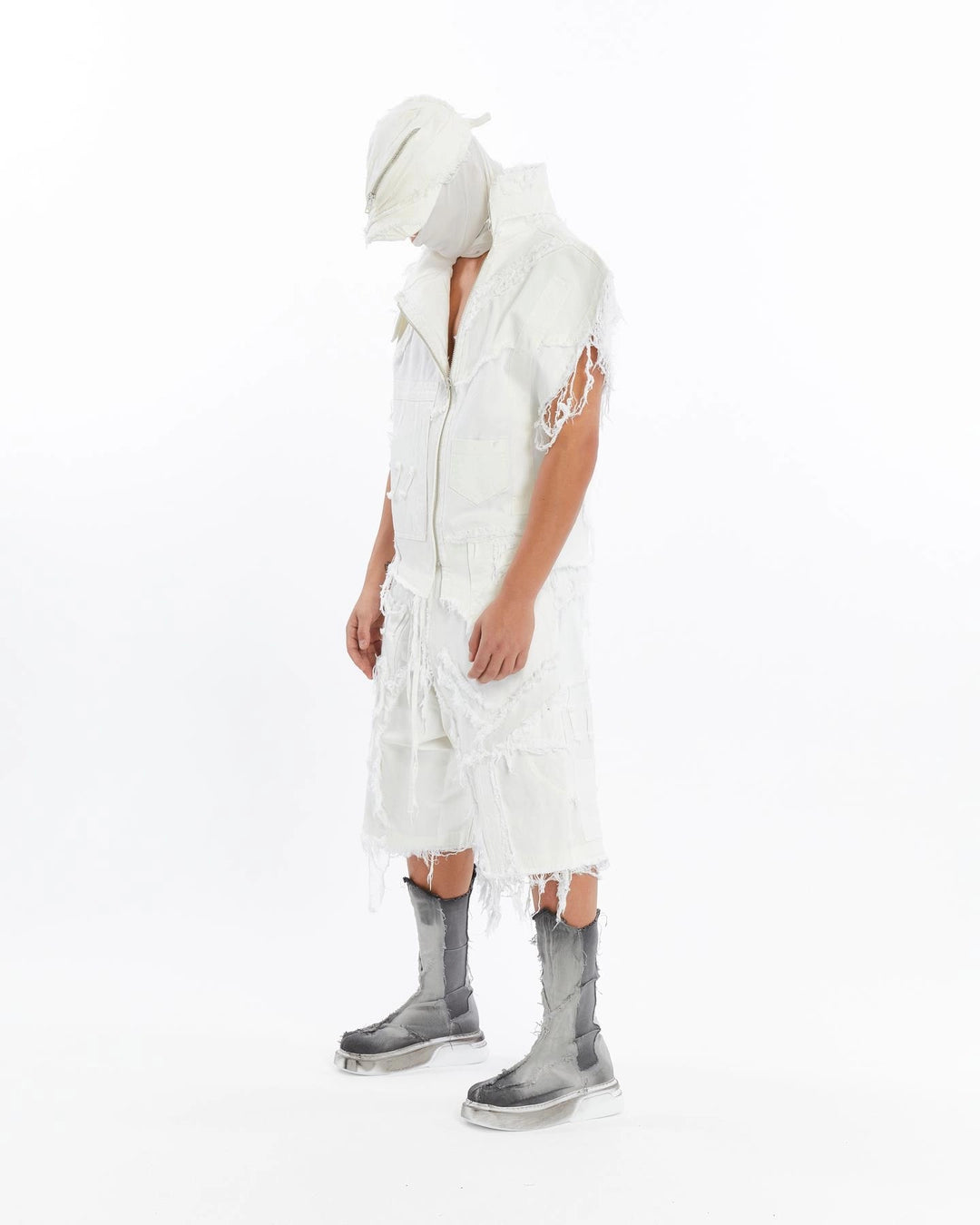 WHITE DIRTY PIECED VEST