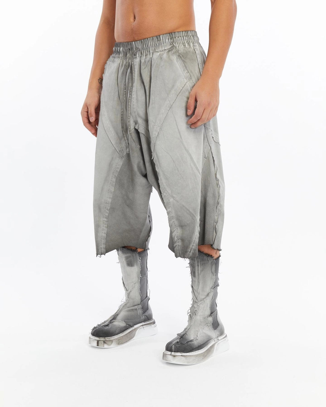 GREY DIRTY SEWING CAPRI