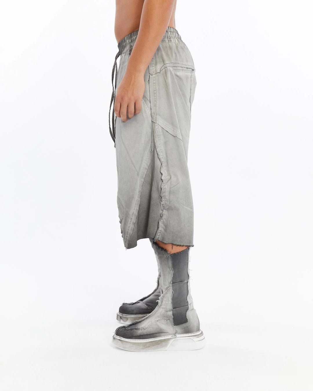 GREY DIRTY SEWING CAPRI