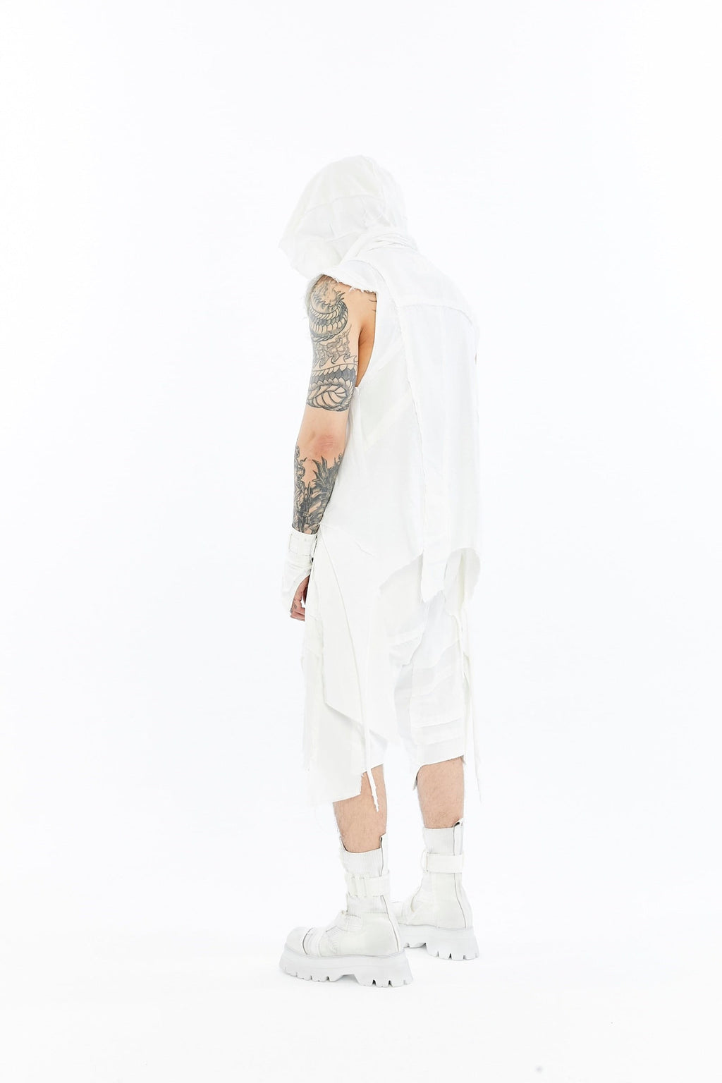 DIVIDE VEST