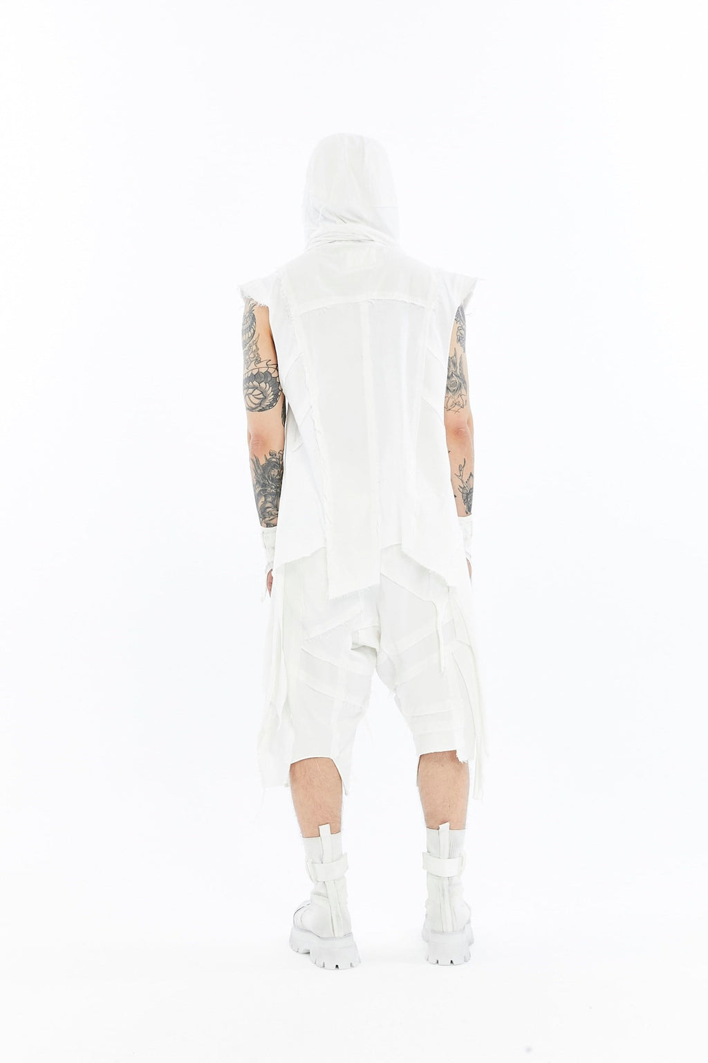 DIVIDE VEST