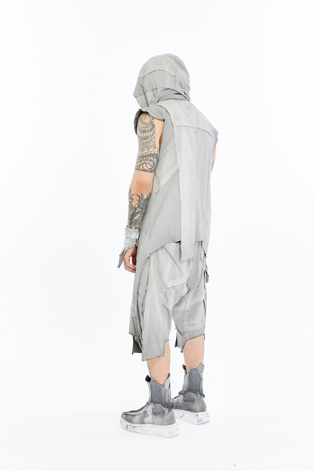 DIVIDE VEST