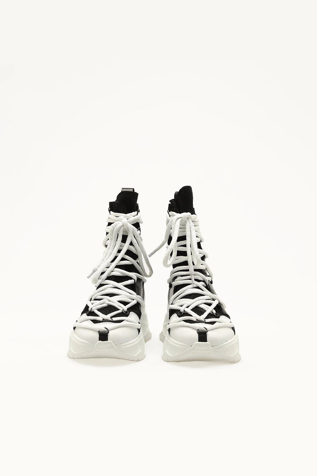 WHITE/BLACK LONG STRING SHOES