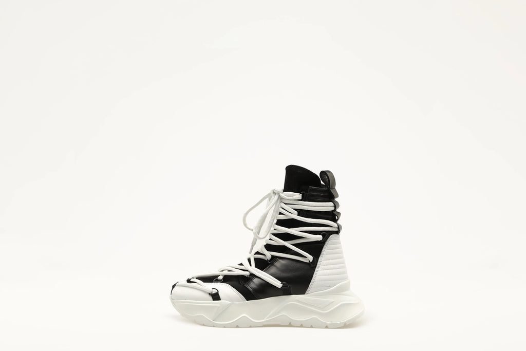 WHITE/BLACK LONG STRING SHOES