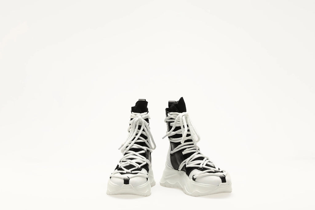 WHITE/BLACK LONG STRING SHOES