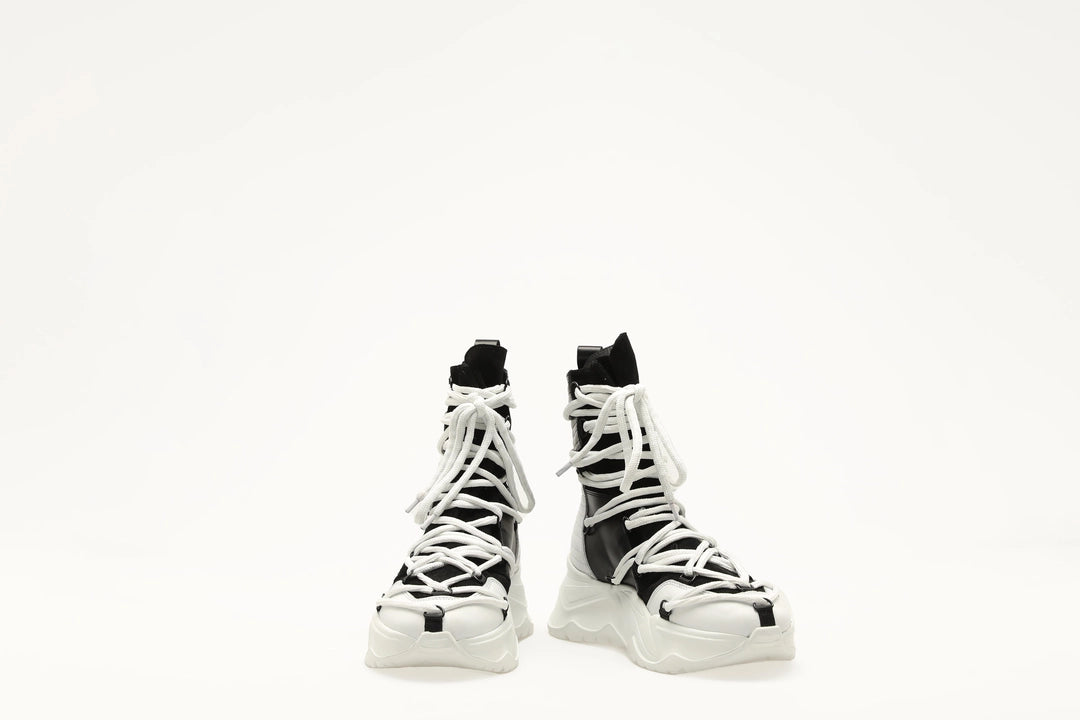 WHITE/BLACK LONG STRING SHOES