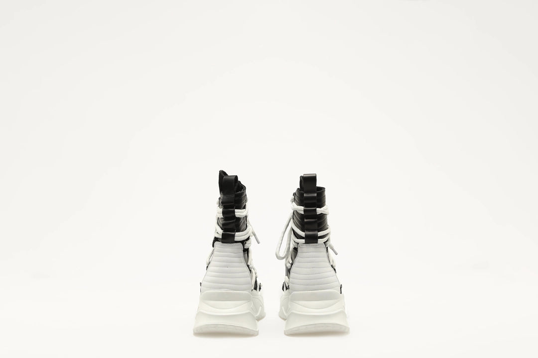 WHITE/BLACK LONG STRING SHOES