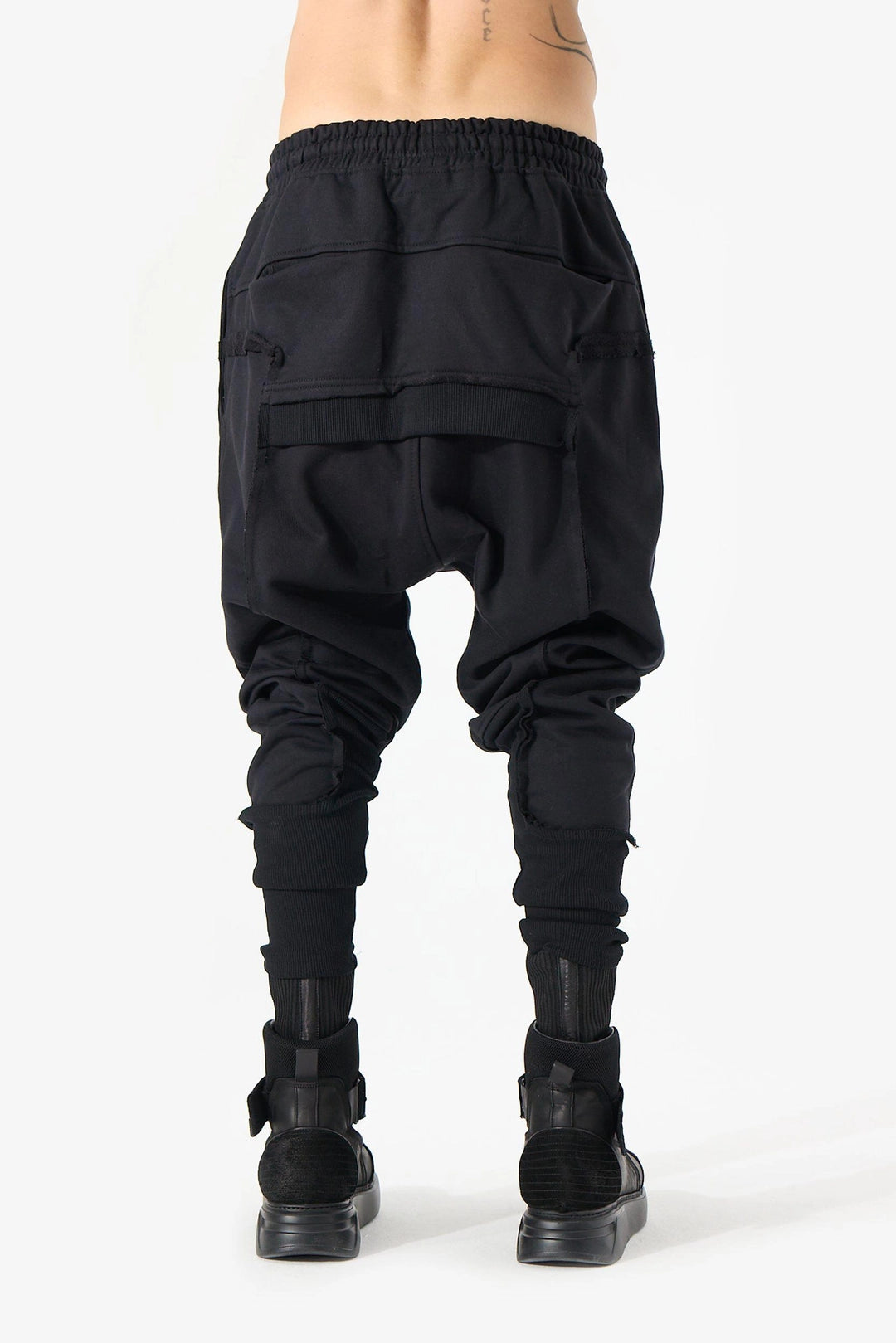 BLACK PIECED PANT