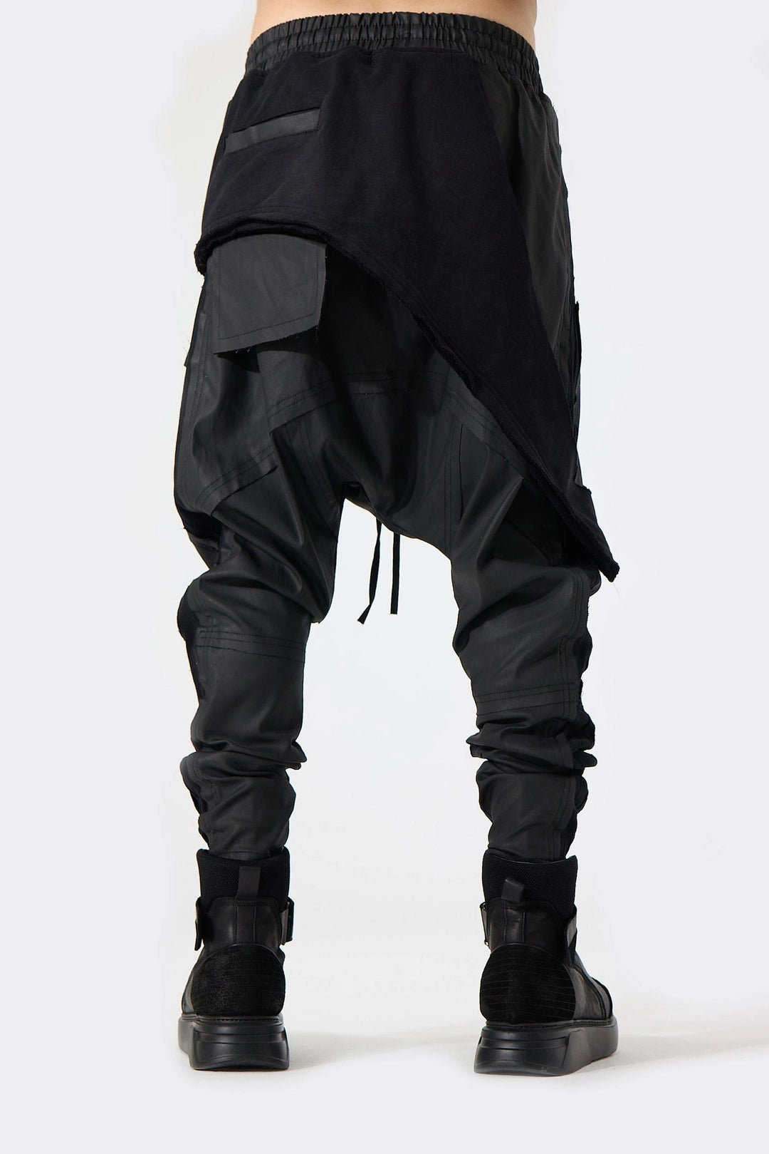 BLACK PIECED PANT