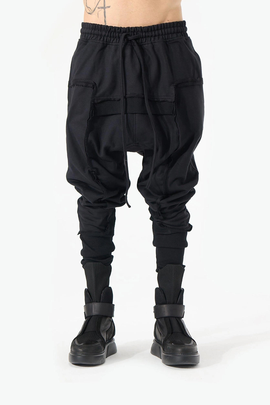 BLACK PIECED PANT