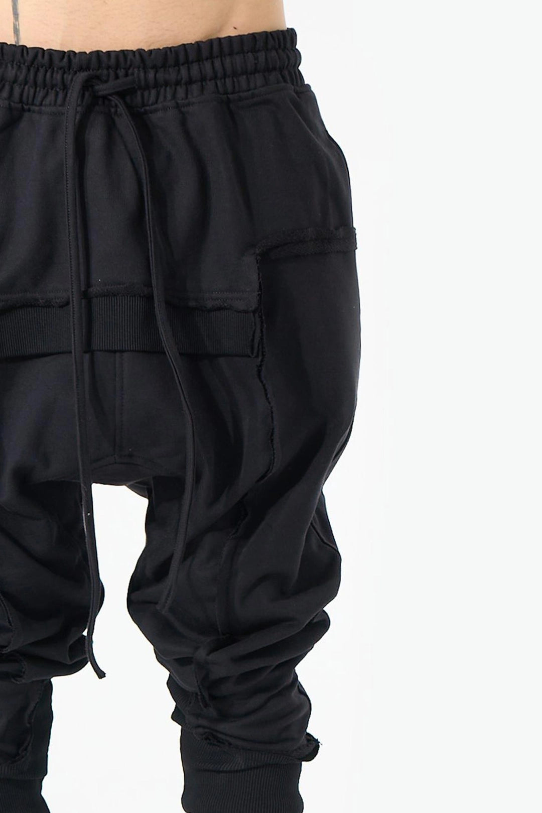 BLACK PIECED PANT