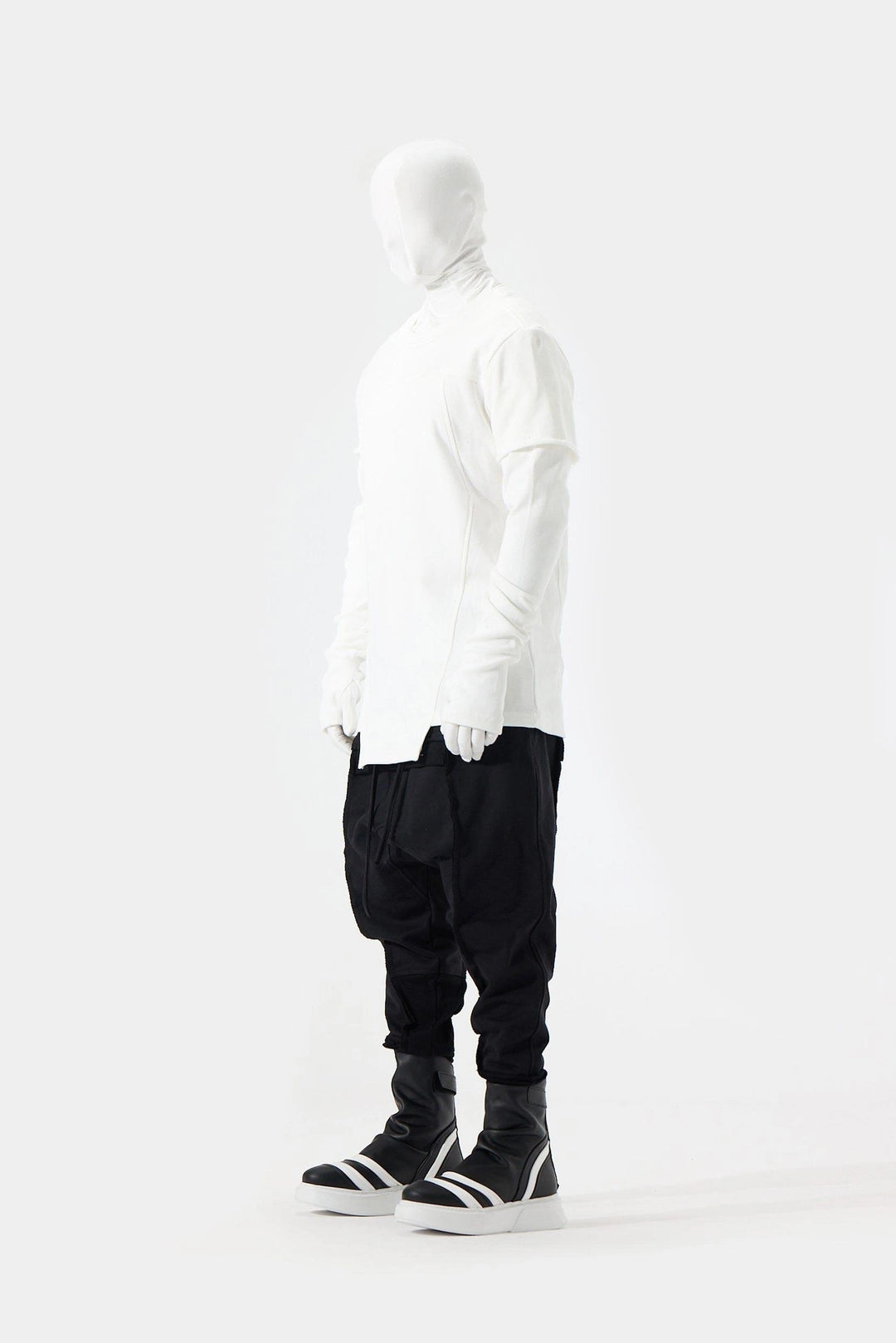WHITE PIECED SWEATSHIRT