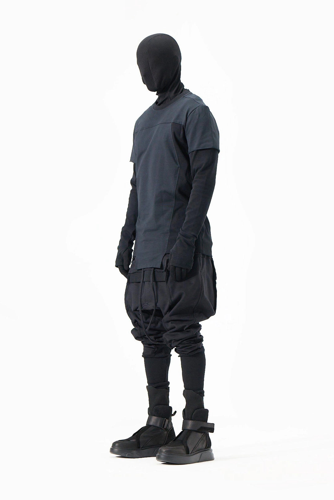 BLACK PIECED SWEATSHIRT