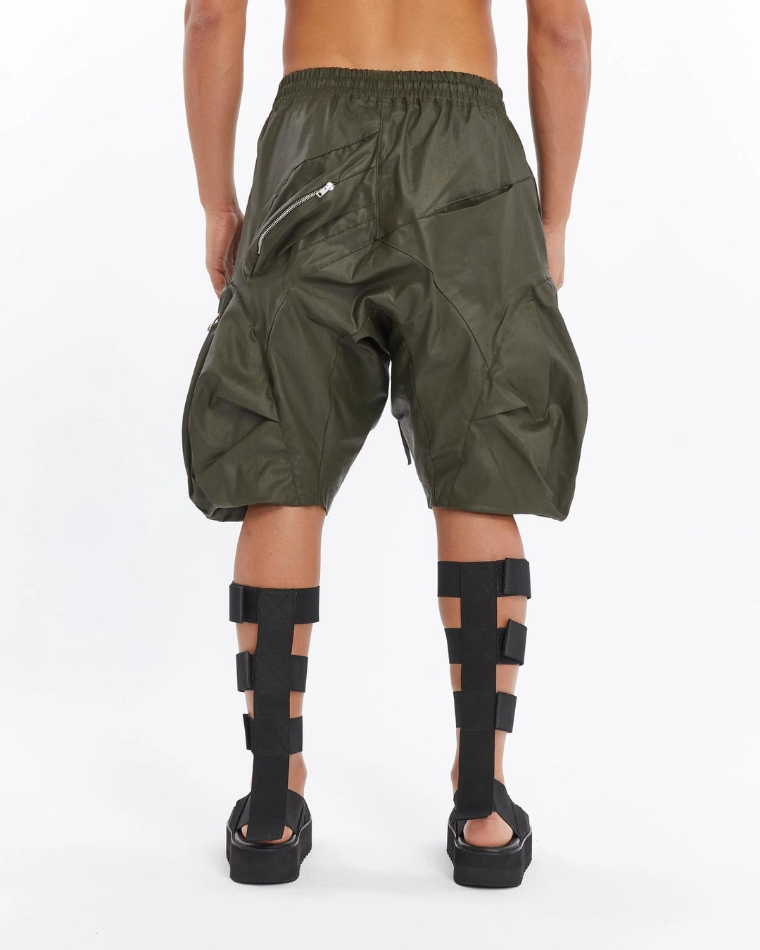 KHAKI PUFFER SHORTS