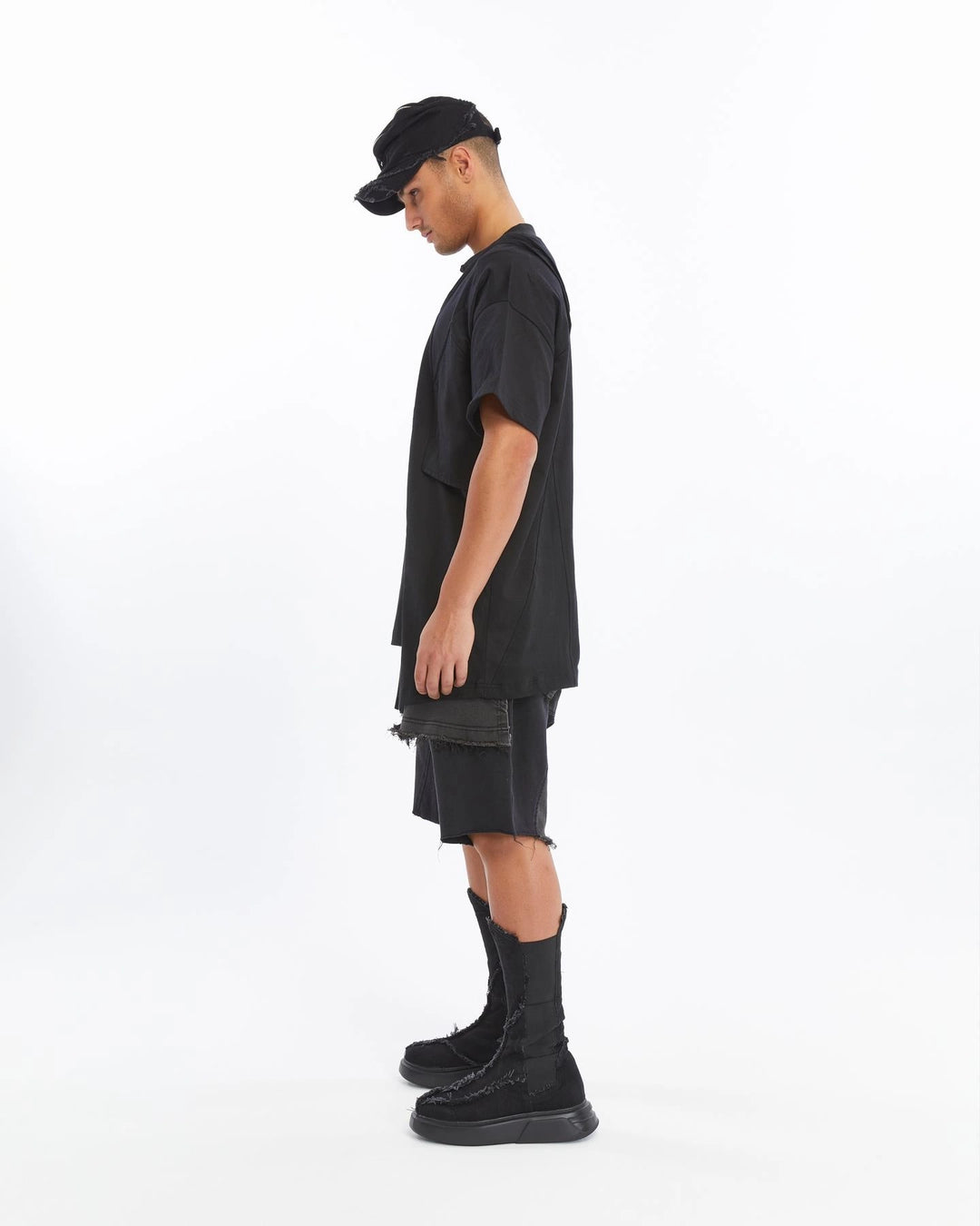 BLACK RIBBED T-SHIRT