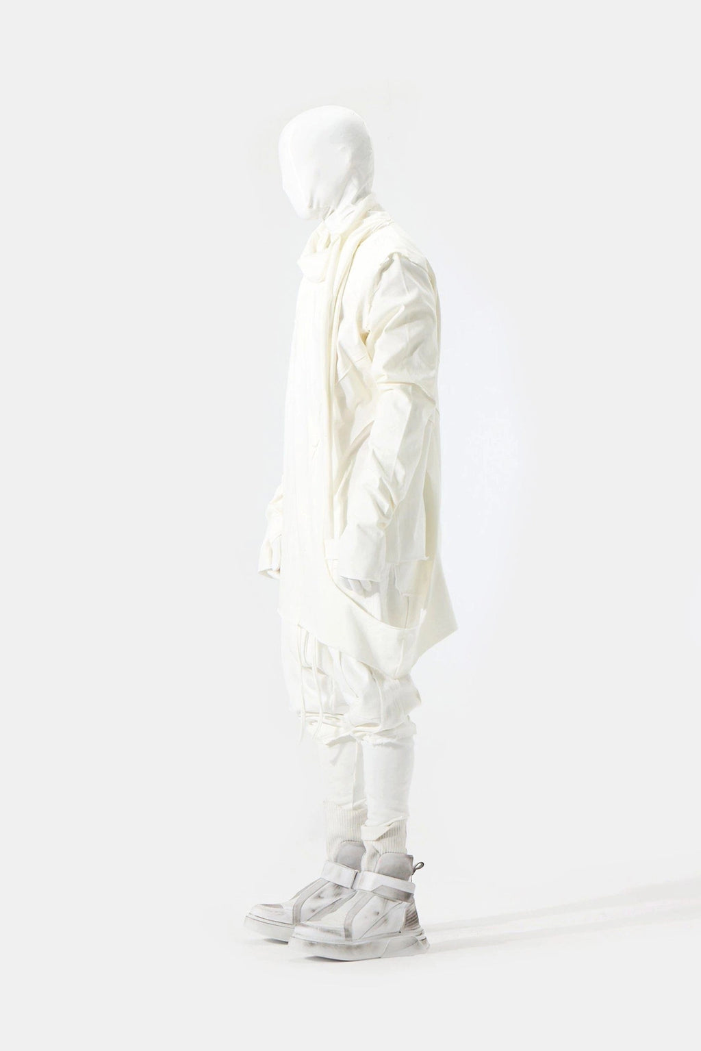 WHITE RIPPED SWEATSHIRT