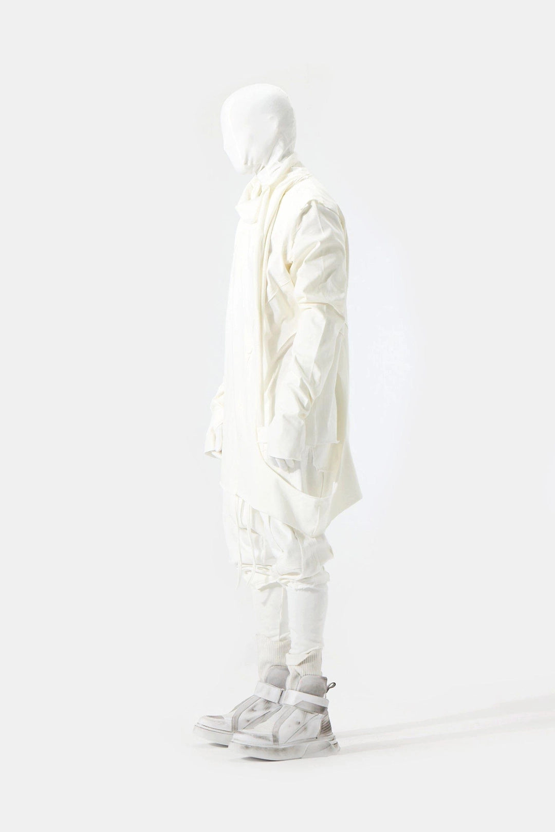 WHITE RIPPED SWEATSHIRT