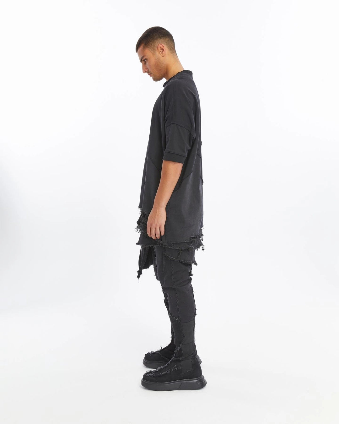 BLACK RIPPED T-SHIRT