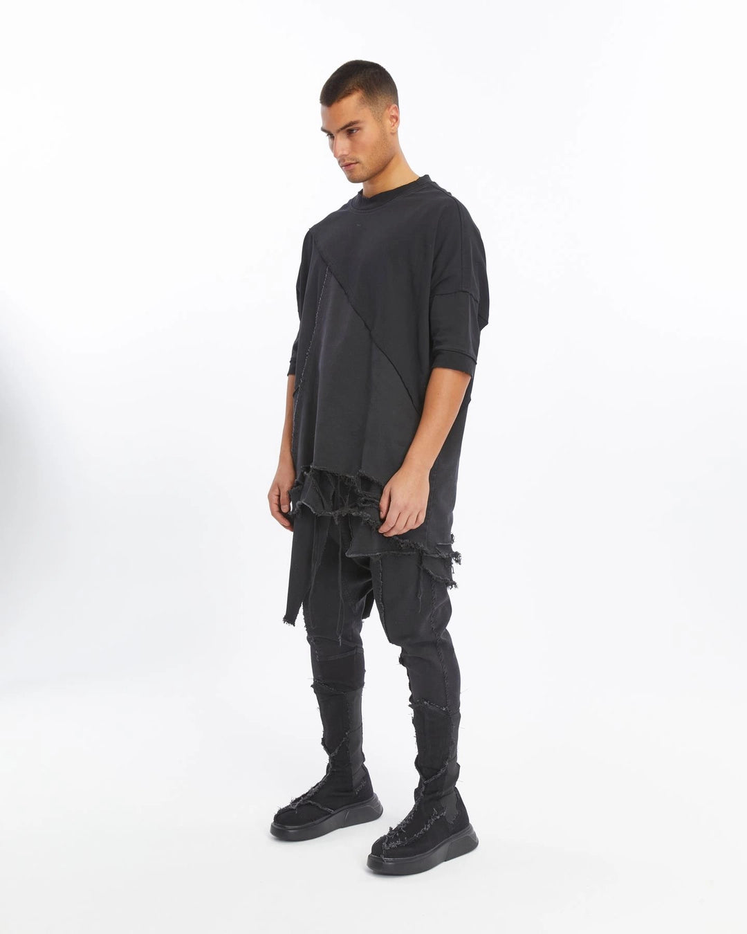 BLACK RIPPED T-SHIRT