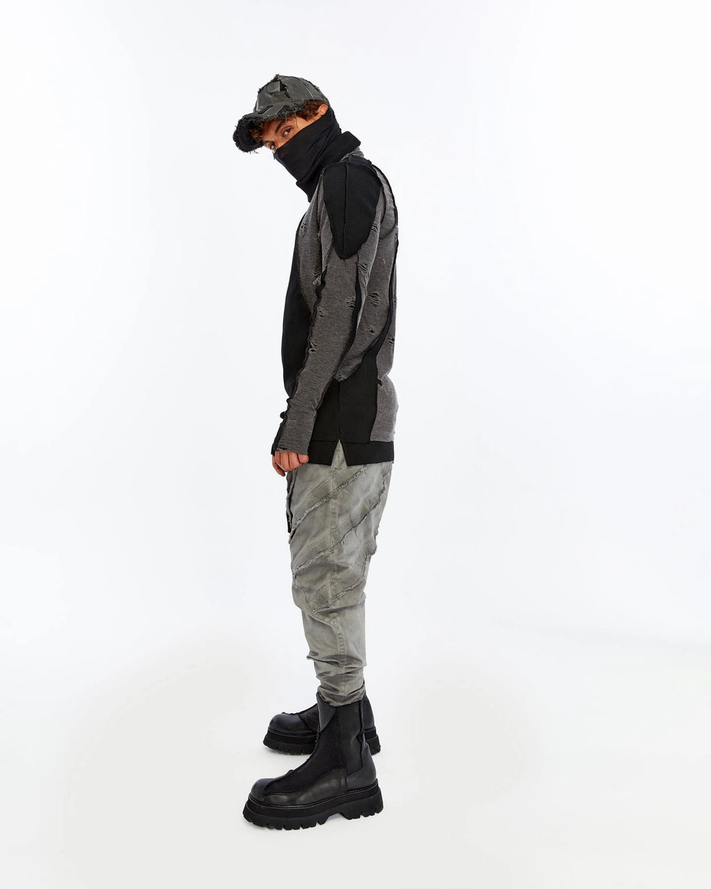 TEARLINE TURTLENECK TOP