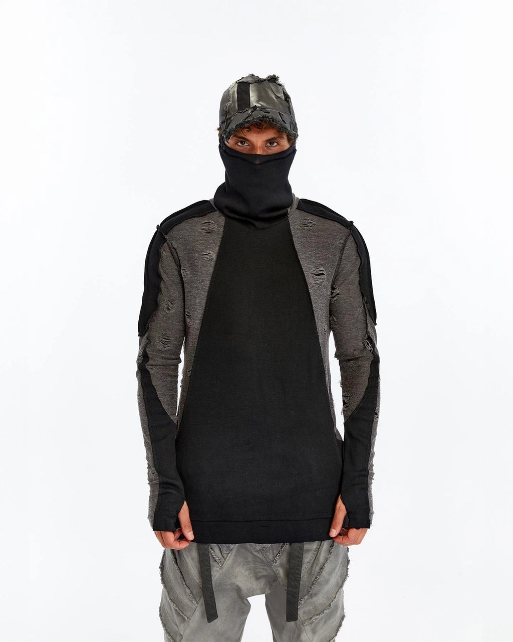 TEARLINE TURTLENECK TOP