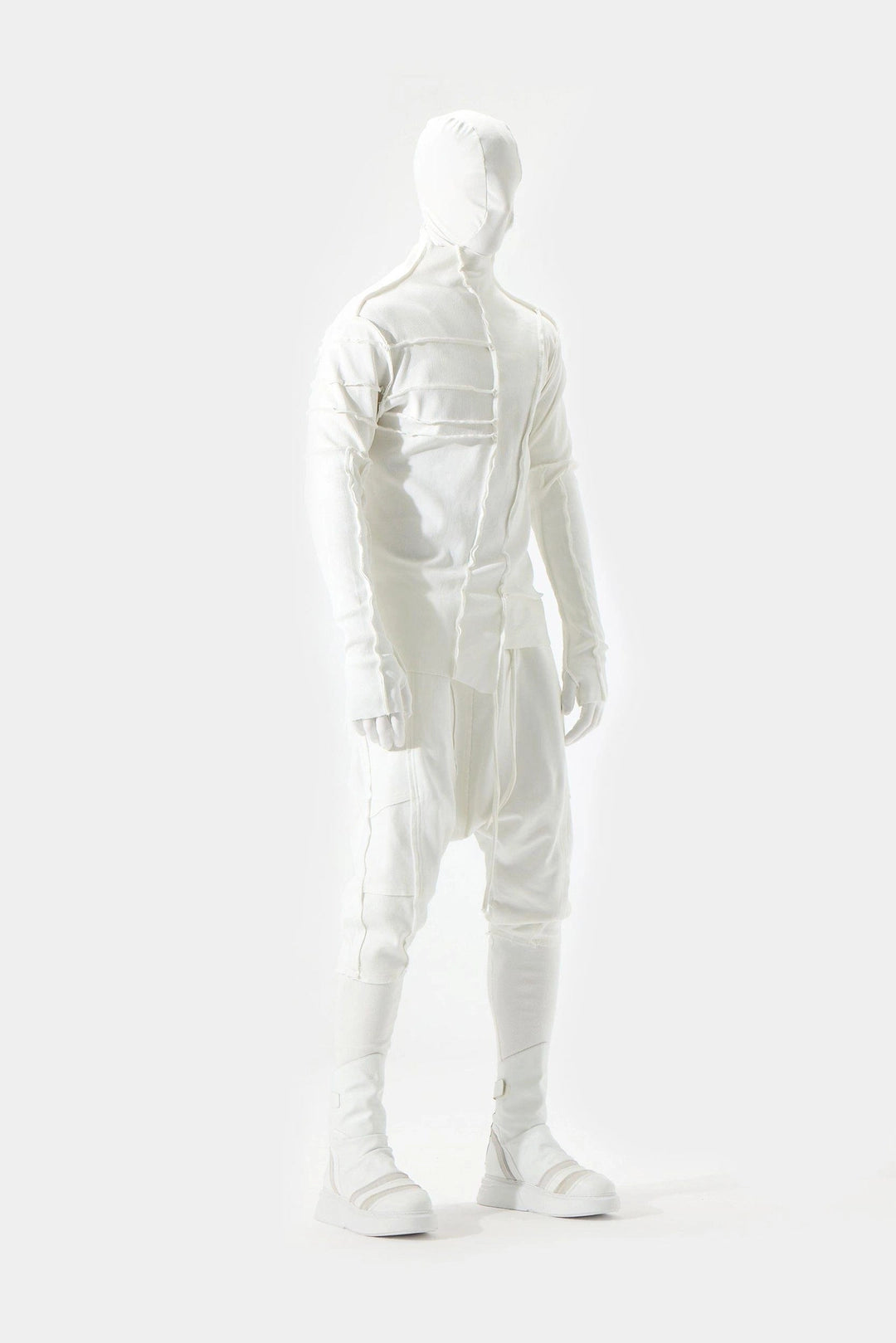 WHITE TURTLENECK SWEATSHIRT