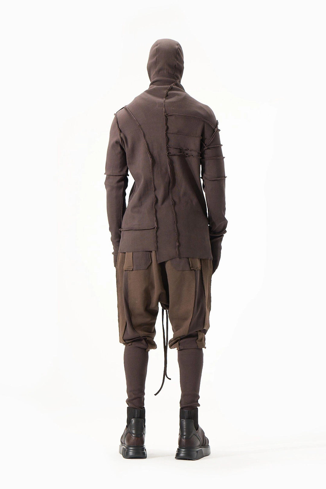 BROWN TURTLENECK SWEATSHIRT