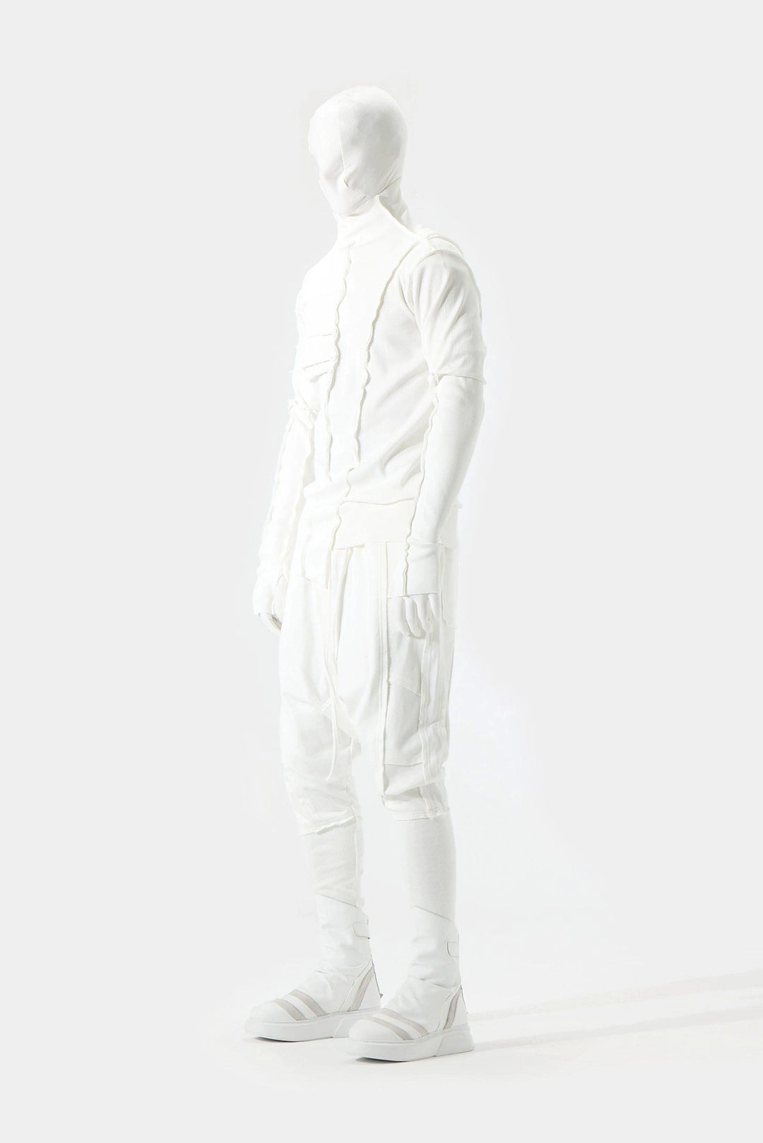 WHITE TURTLENECK SWEATSHIRT