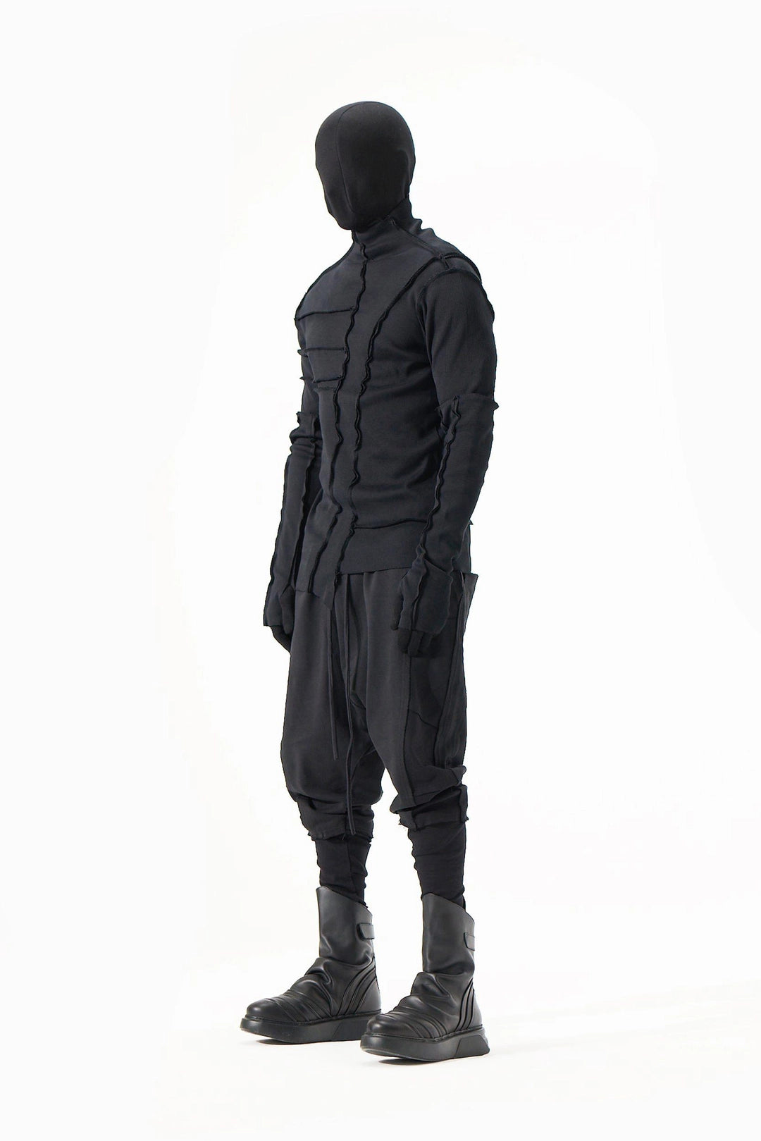 BLACK TURTLENECK SWEATSHIRT